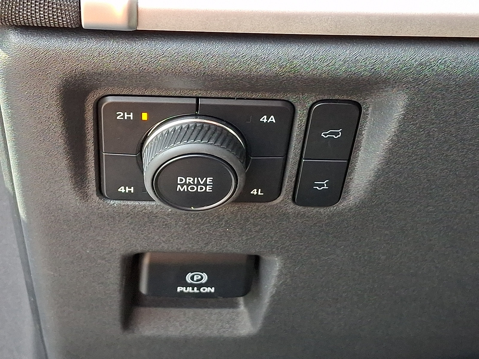 Certified 2025 Ford Expedition Active AWD/4WD image 28