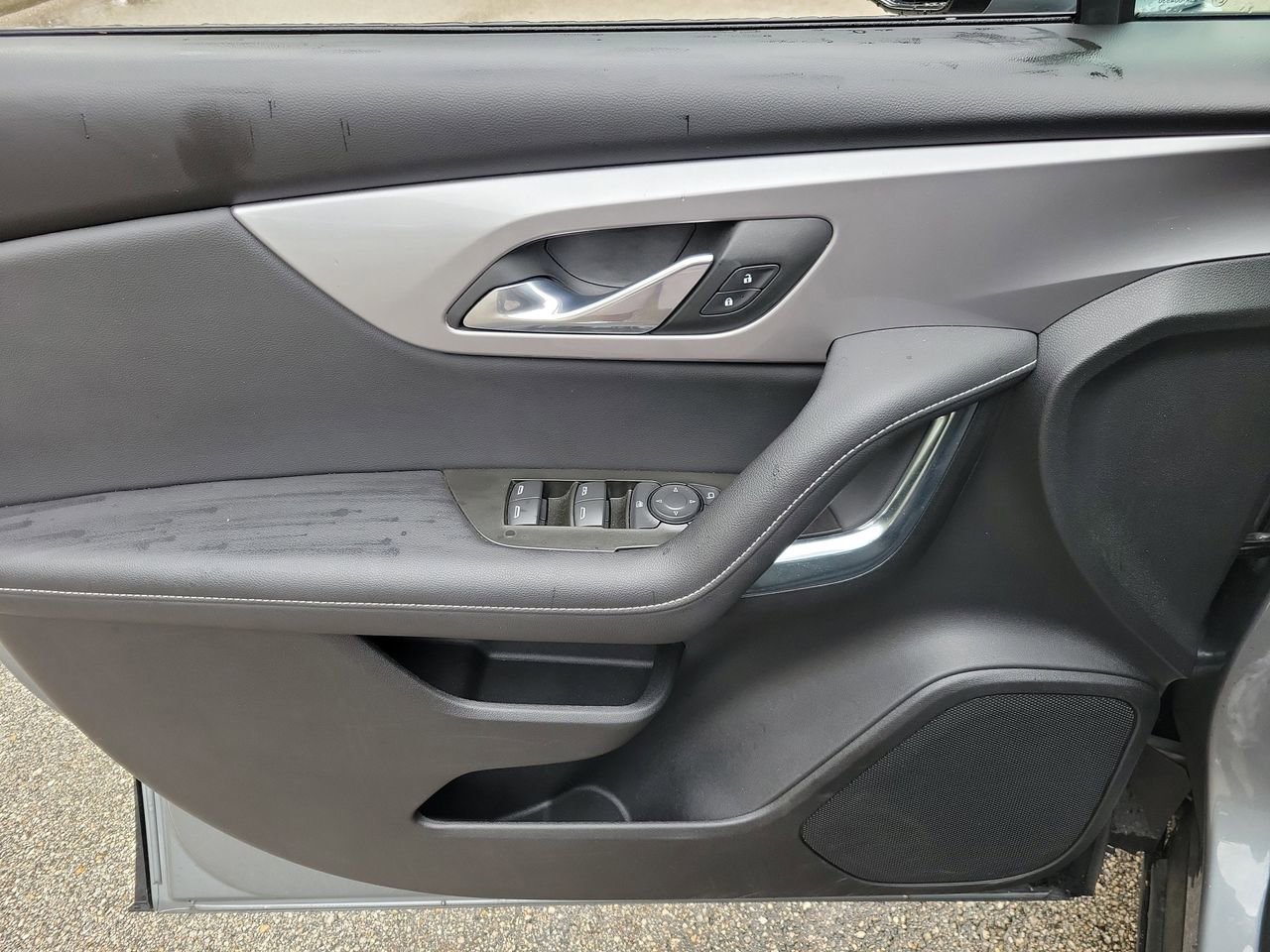 Used 2025 Chevrolet Blazer LT FWD image 11