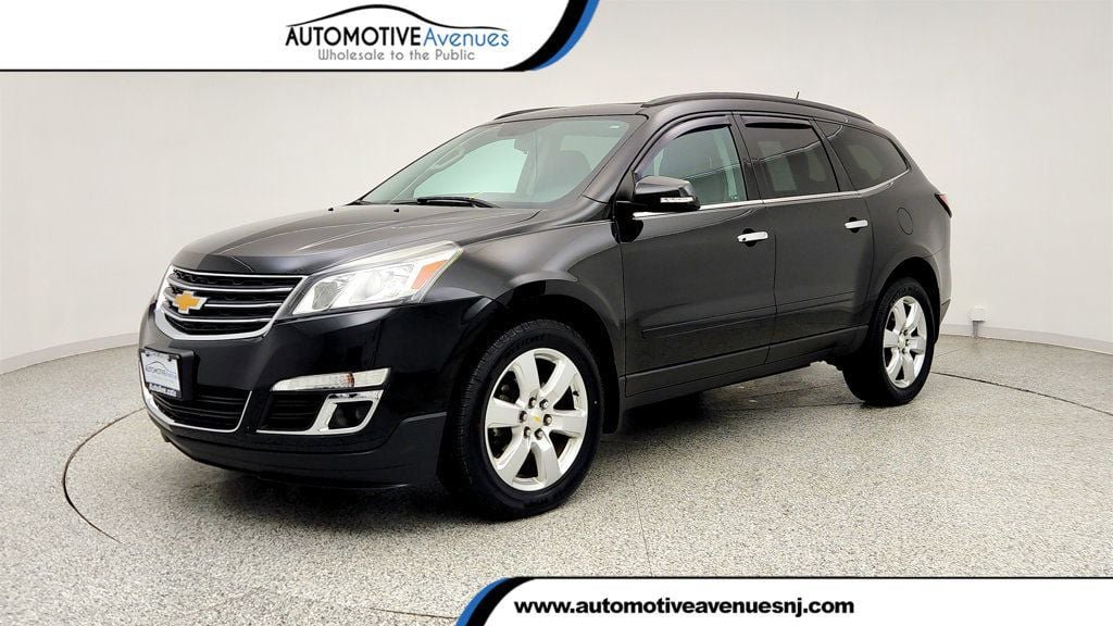 Used 2017 Chevrolet Traverse LT w/ Style and Technology Package AWD/4WD image 1