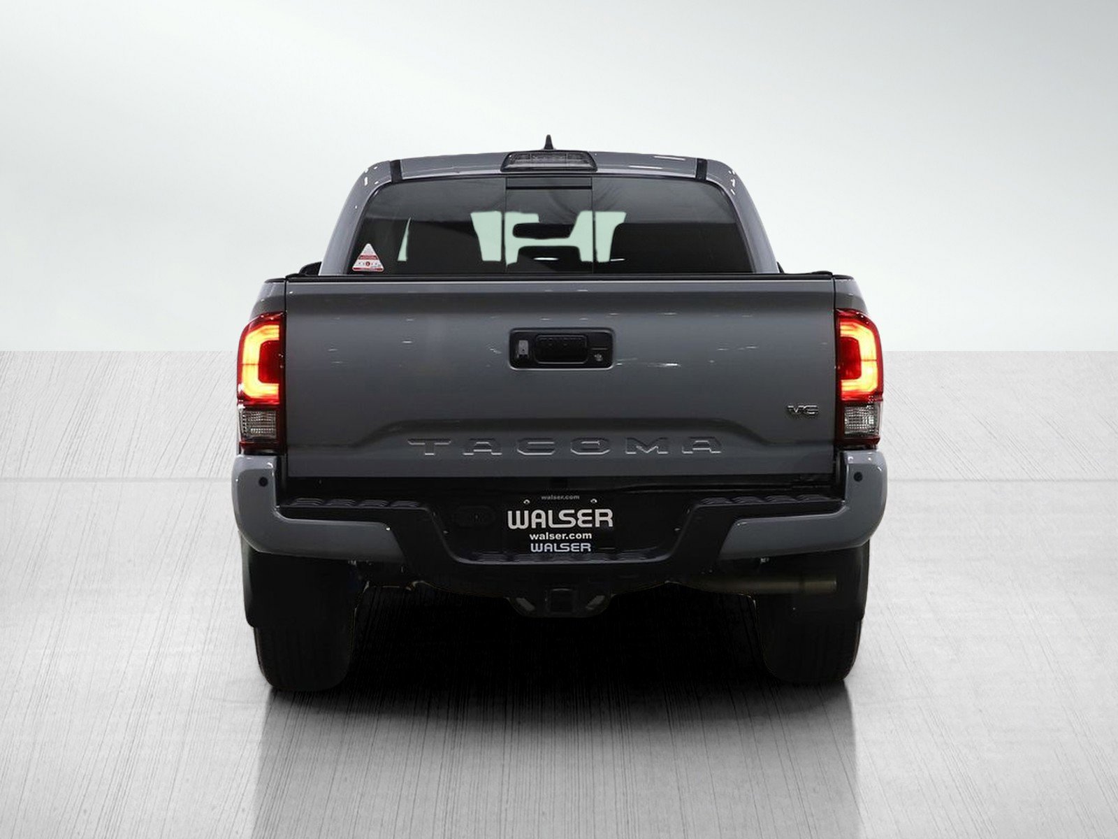 Used 2019 Toyota Tacoma TRD Sport w/ Technology Package image 4