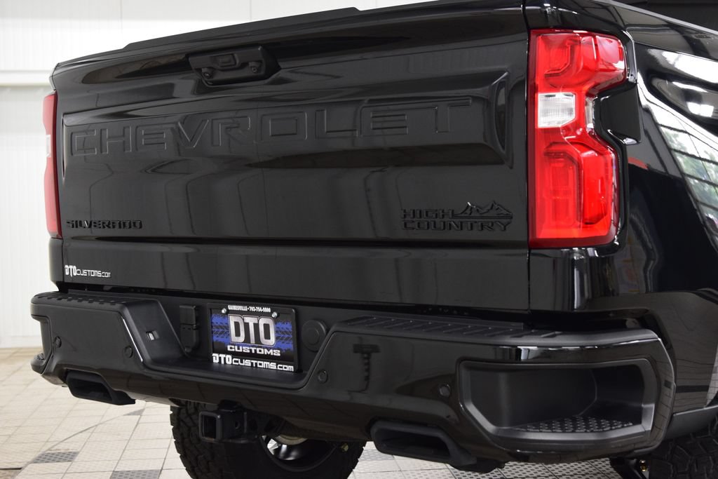 Used 2025 Chevrolet Silverado 1500 High Country w/ Midnight Edition AWD/4WD image 18
