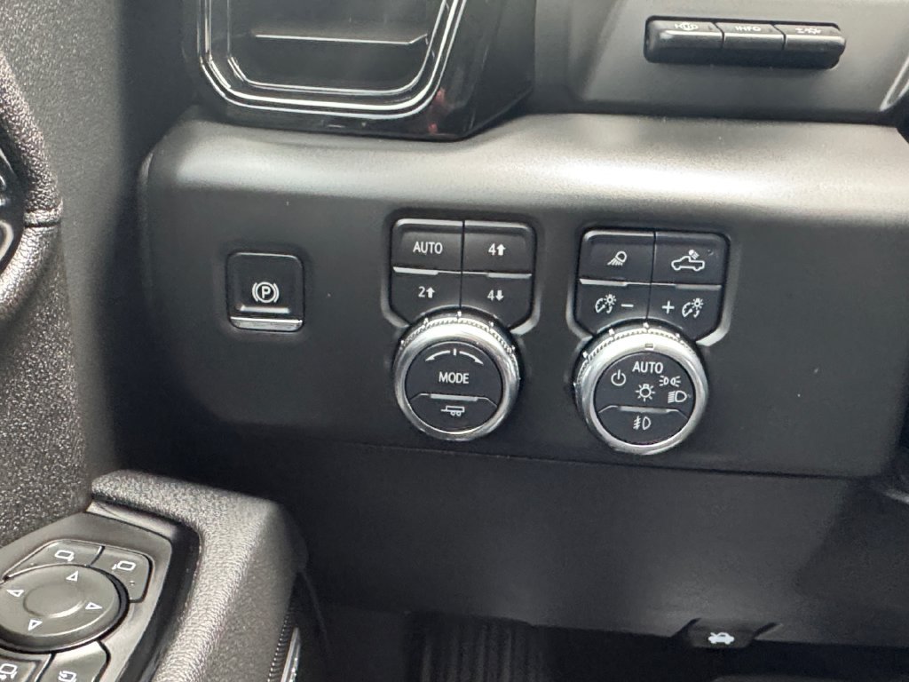 Used 2025 GMC Sierra 3500 AT4 w/ AT4 Premium Plus Package AWD/4WD image 31