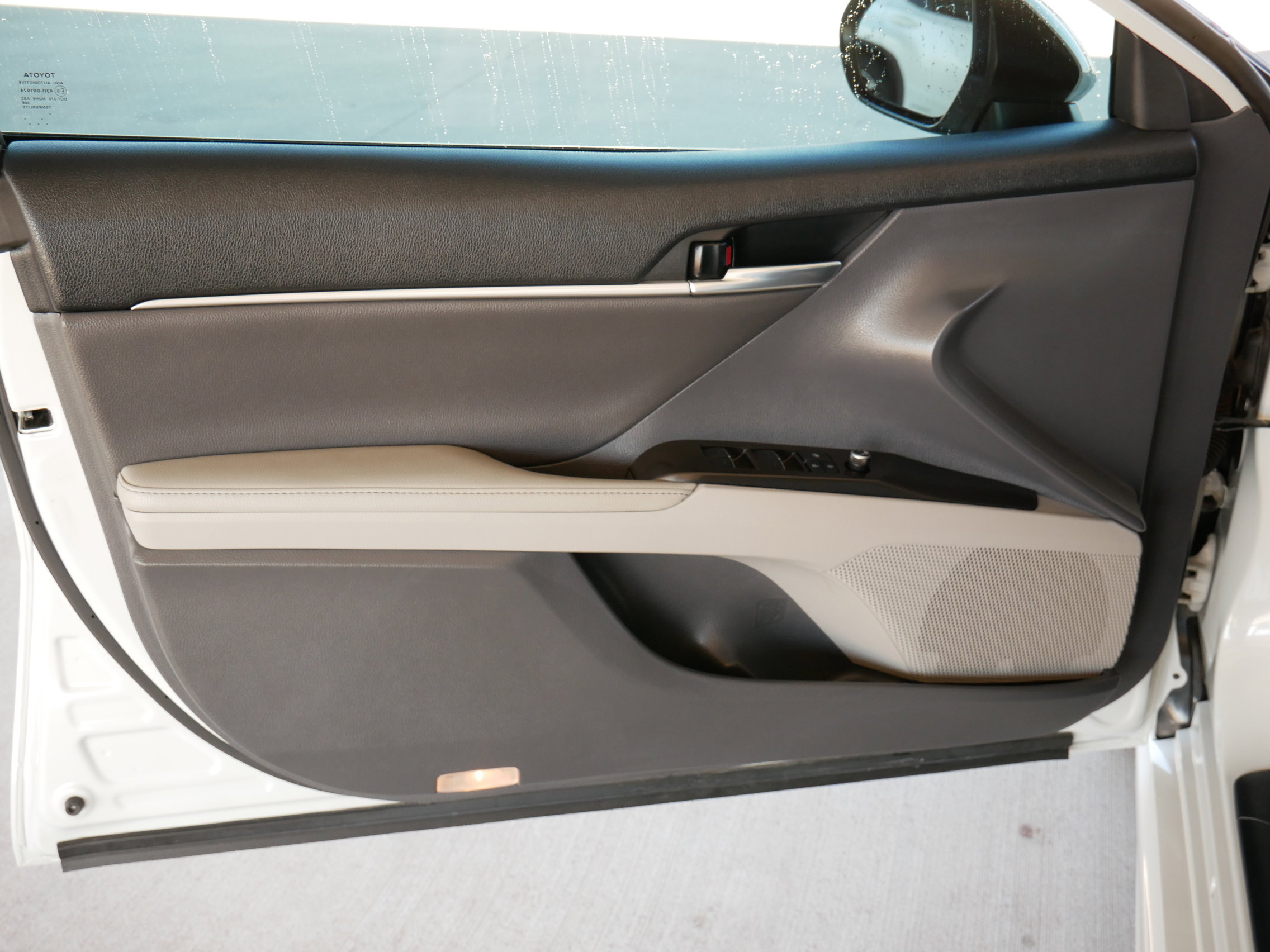 Used 2022 Toyota Camry XSE image 6