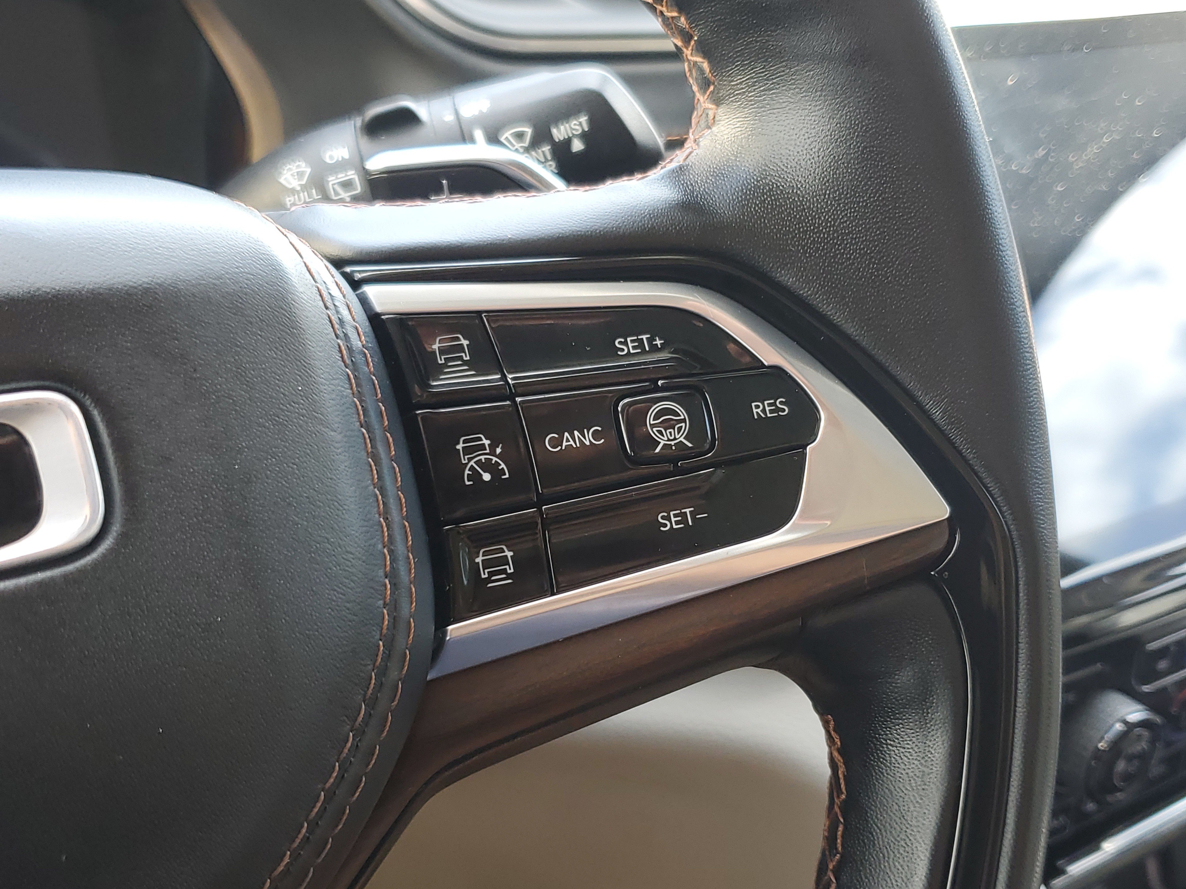 Used 2021 Jeep Grand Cherokee L Summit w/ Luxury Tech Group V RWD image 27