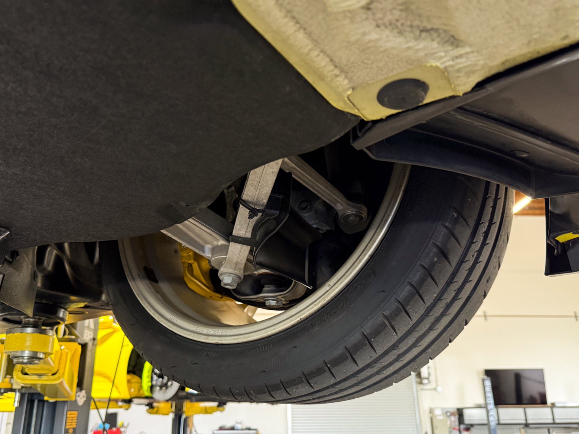 Used 2018 Porsche 911 GT2 RS w/ Weissach Package RWD image 91