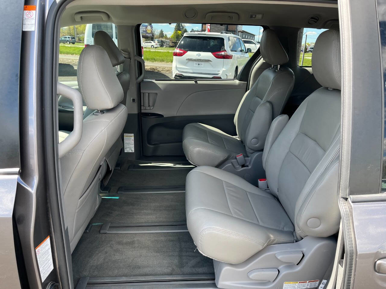 Used 2017 Toyota Sienna LE AWD/4WD image 15