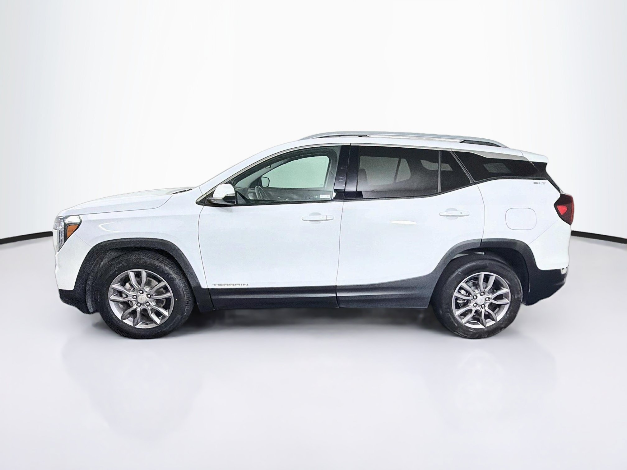 Used 2023 GMC Terrain SLT FWD image 4