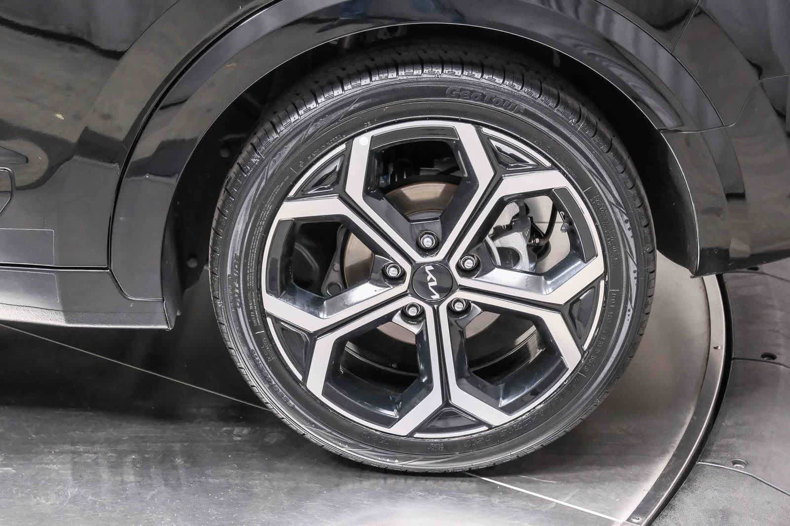 Used 2023 Kia Niro EX Touring FWD image 9