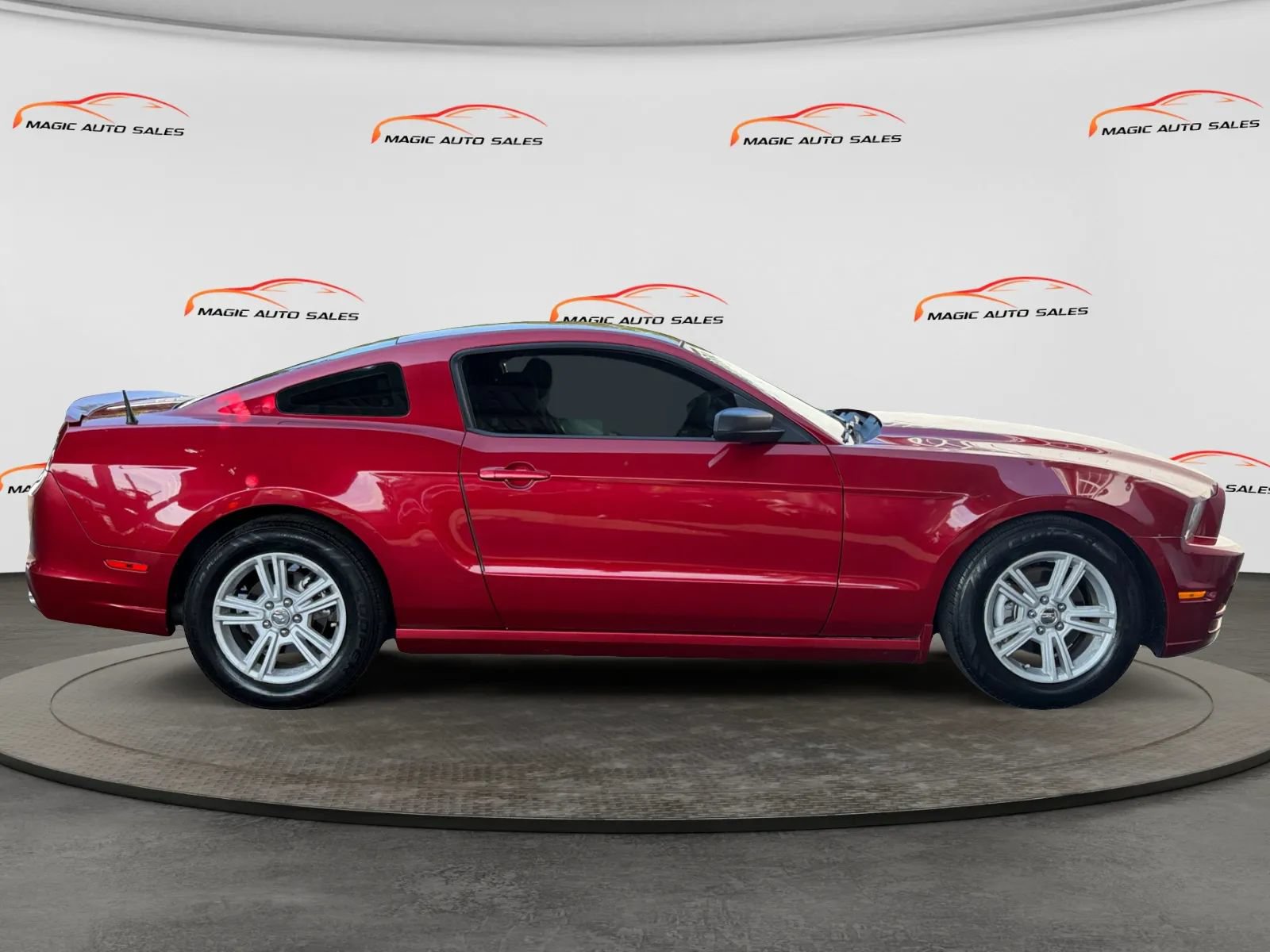 Used 2013 Ford Mustang Coupe RWD image 6