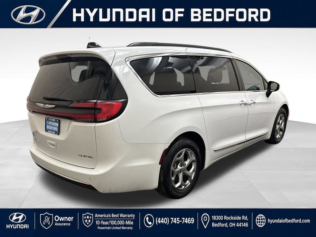 Used 2023 Chrysler Pacifica Limited FWD image 8