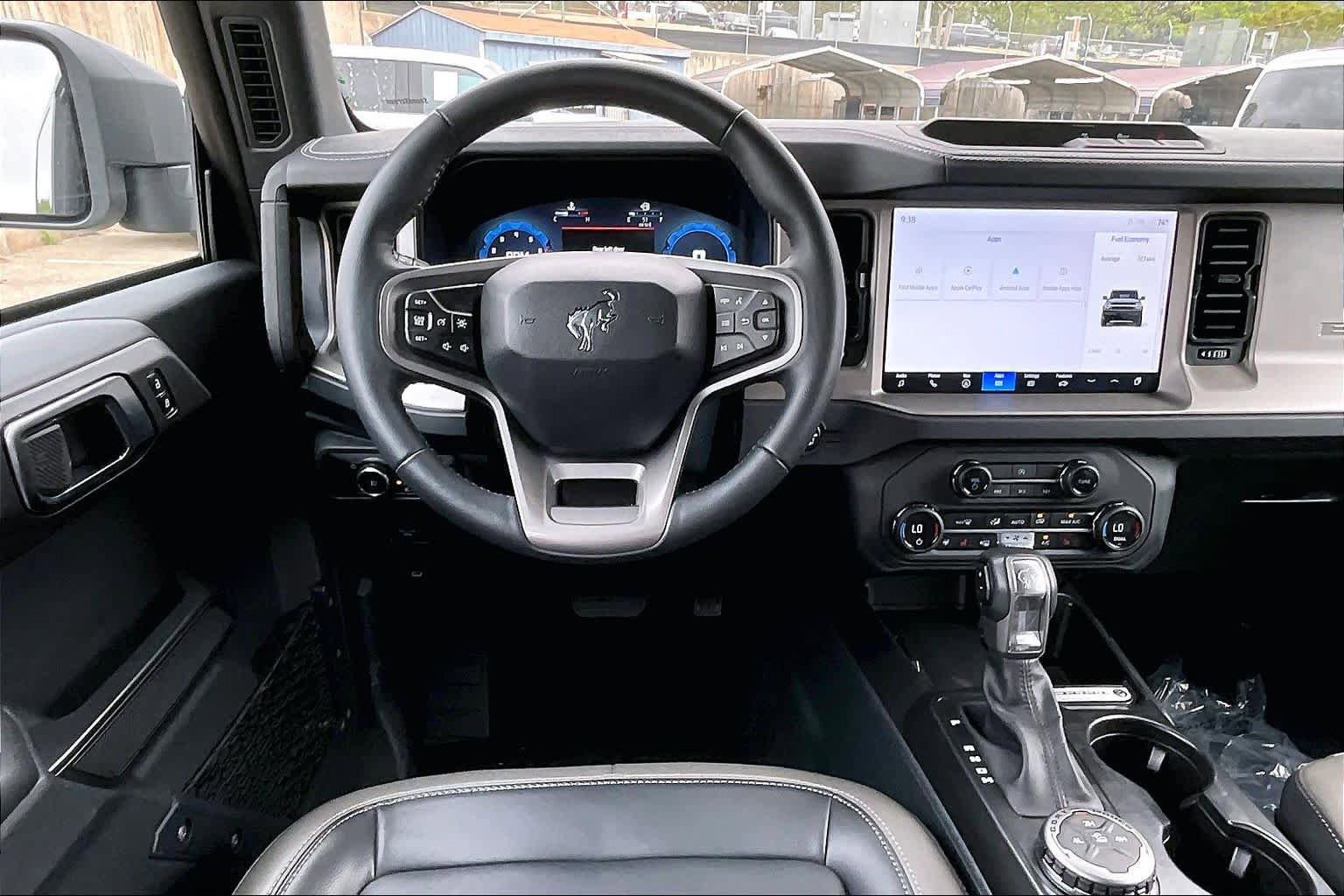 Certified 2025 Ford Bronco Outer Banks w/ Black Appearance Package image 6