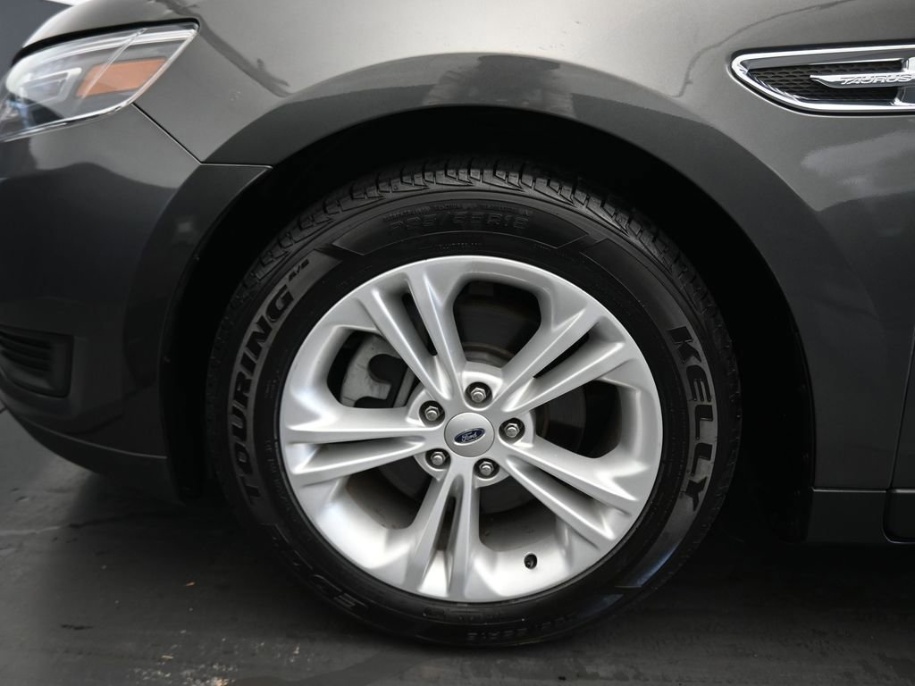 Used 2017 Ford Taurus SE FWD image 45