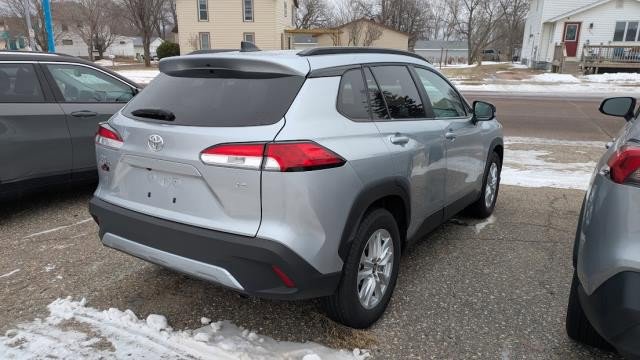 Used 2025 Toyota Corolla Cross LE image 3