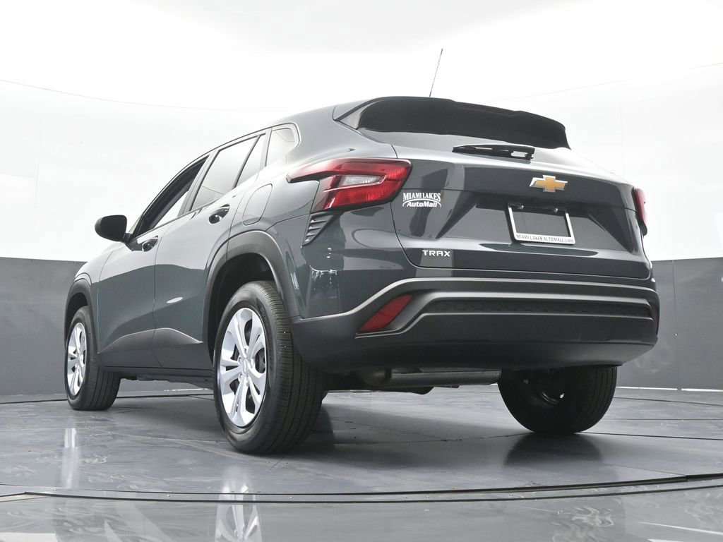 Used 2025 Chevrolet Trax LS FWD image 56