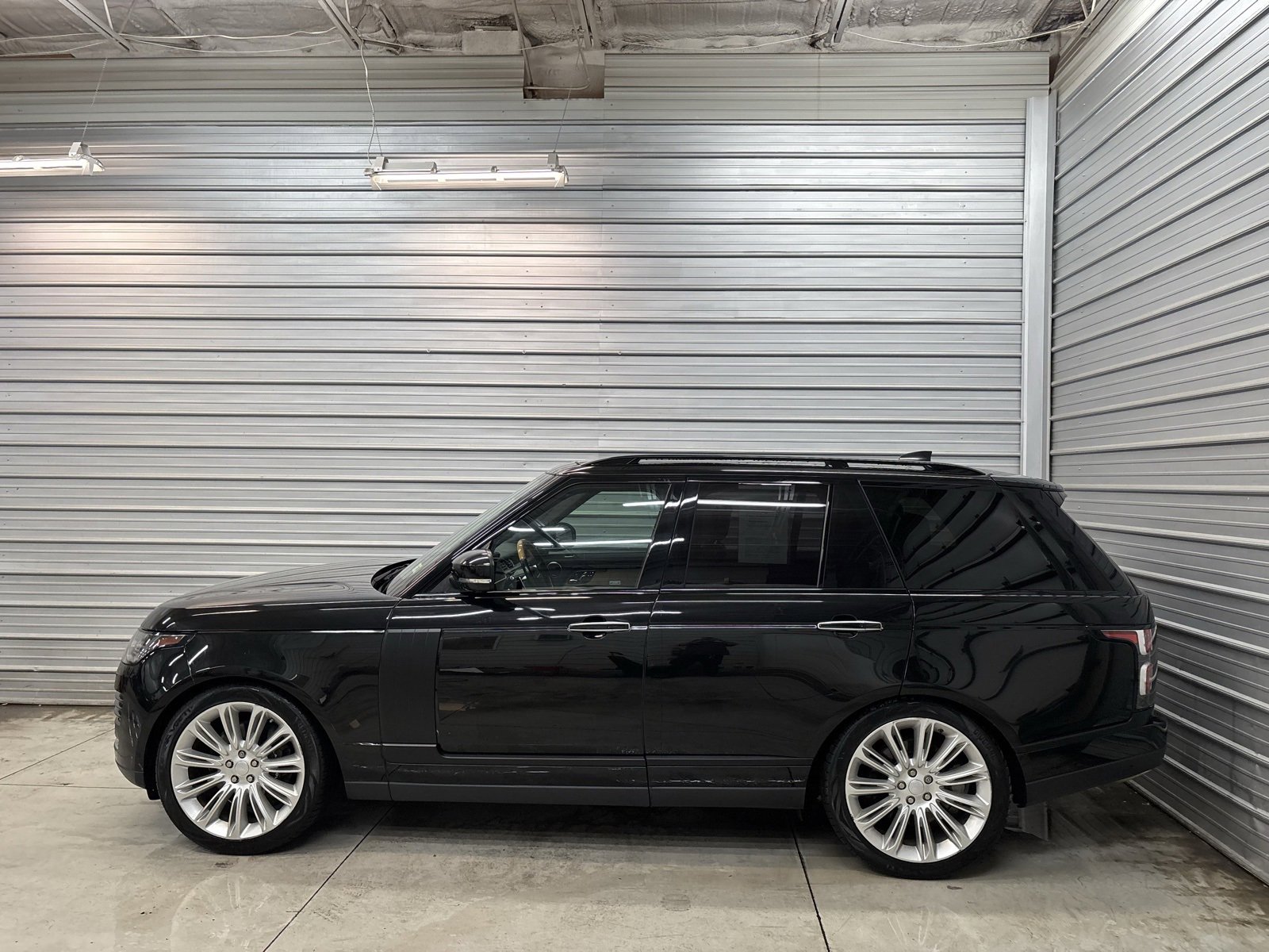 Used 2018 Land Rover Range Rover Autobiography image 8