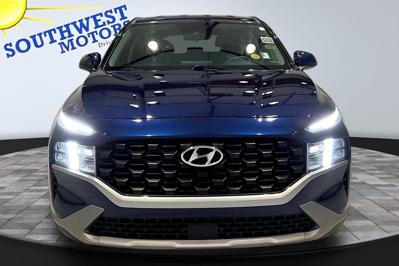 Used 2023 Hyundai Santa Fe SE image 2