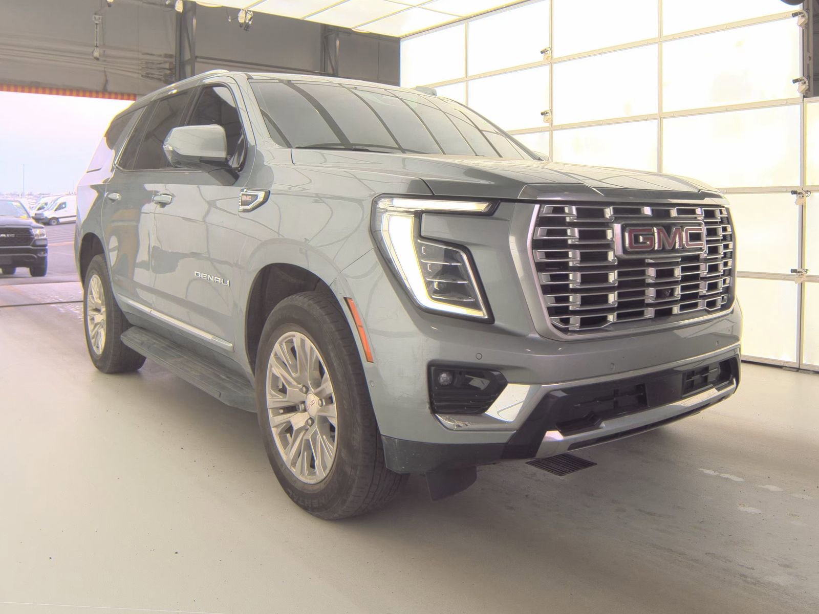 Used 2025 GMC Yukon Denali AWD/4WD image 8