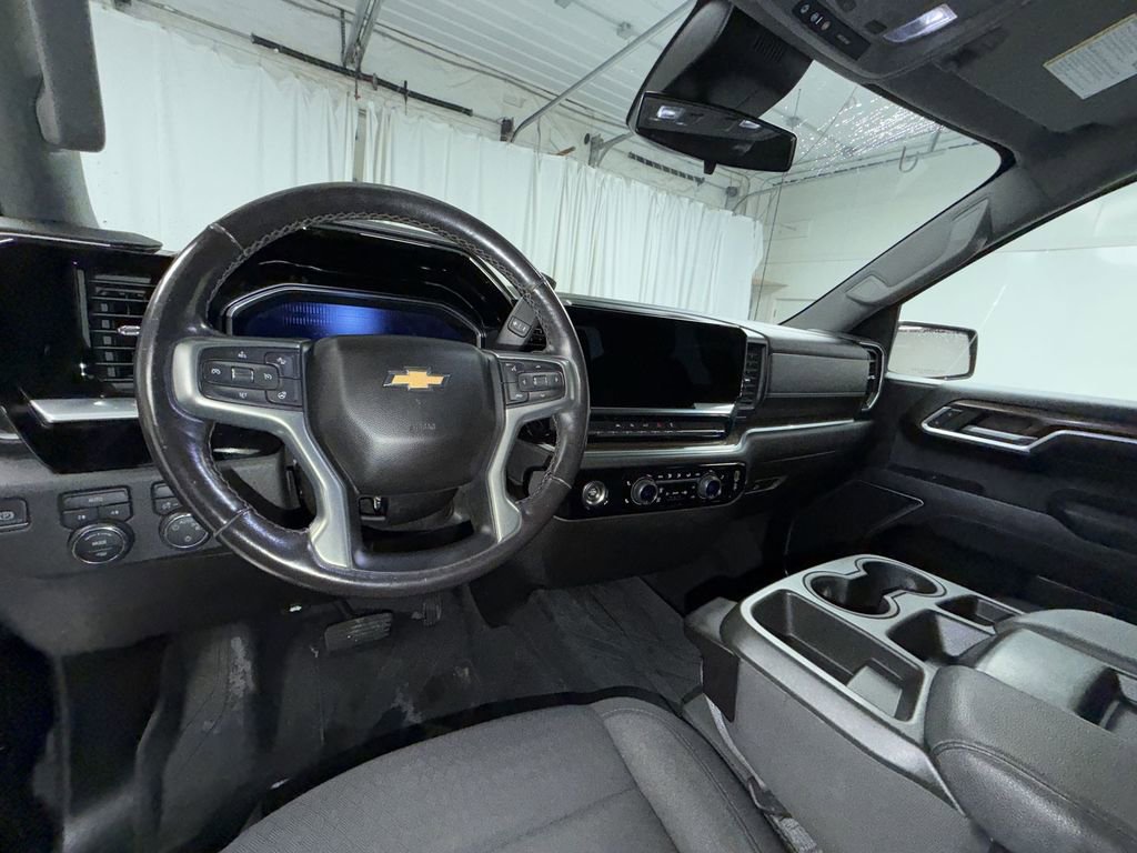 Used 2022 Chevrolet Silverado 1500 LT AWD/4WD image 16