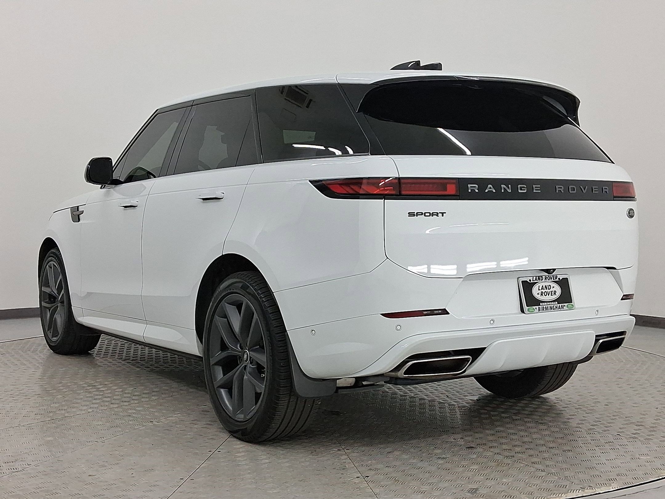 Used 2023 Land Rover Range Rover Sport SE Dynamic image 3