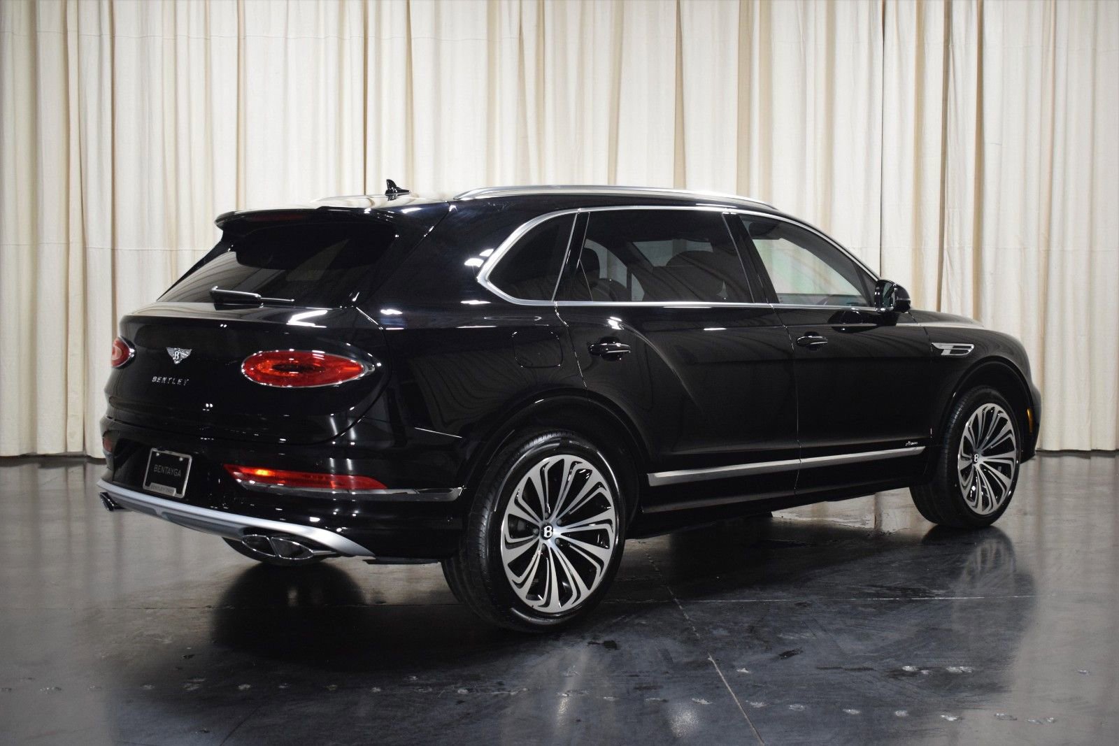 New 2024 Bentley Bentayga Extended Wheelbase image 3