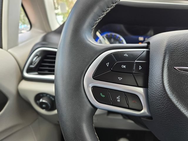 Used 2024 Chrysler Pacifica Touring-L FWD image 25