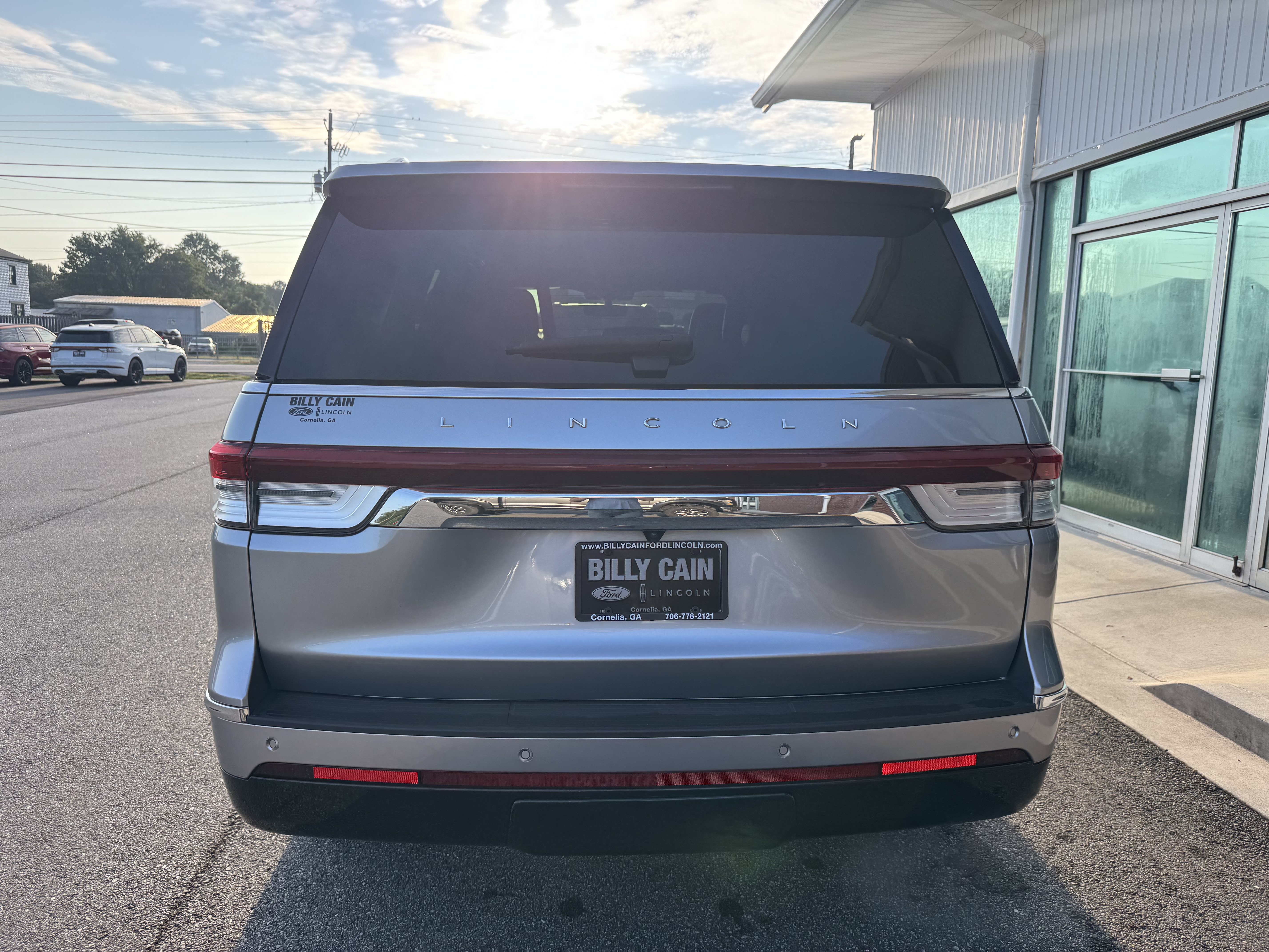 Used 2023 Lincoln Navigator Reserve AWD/4WD image 3