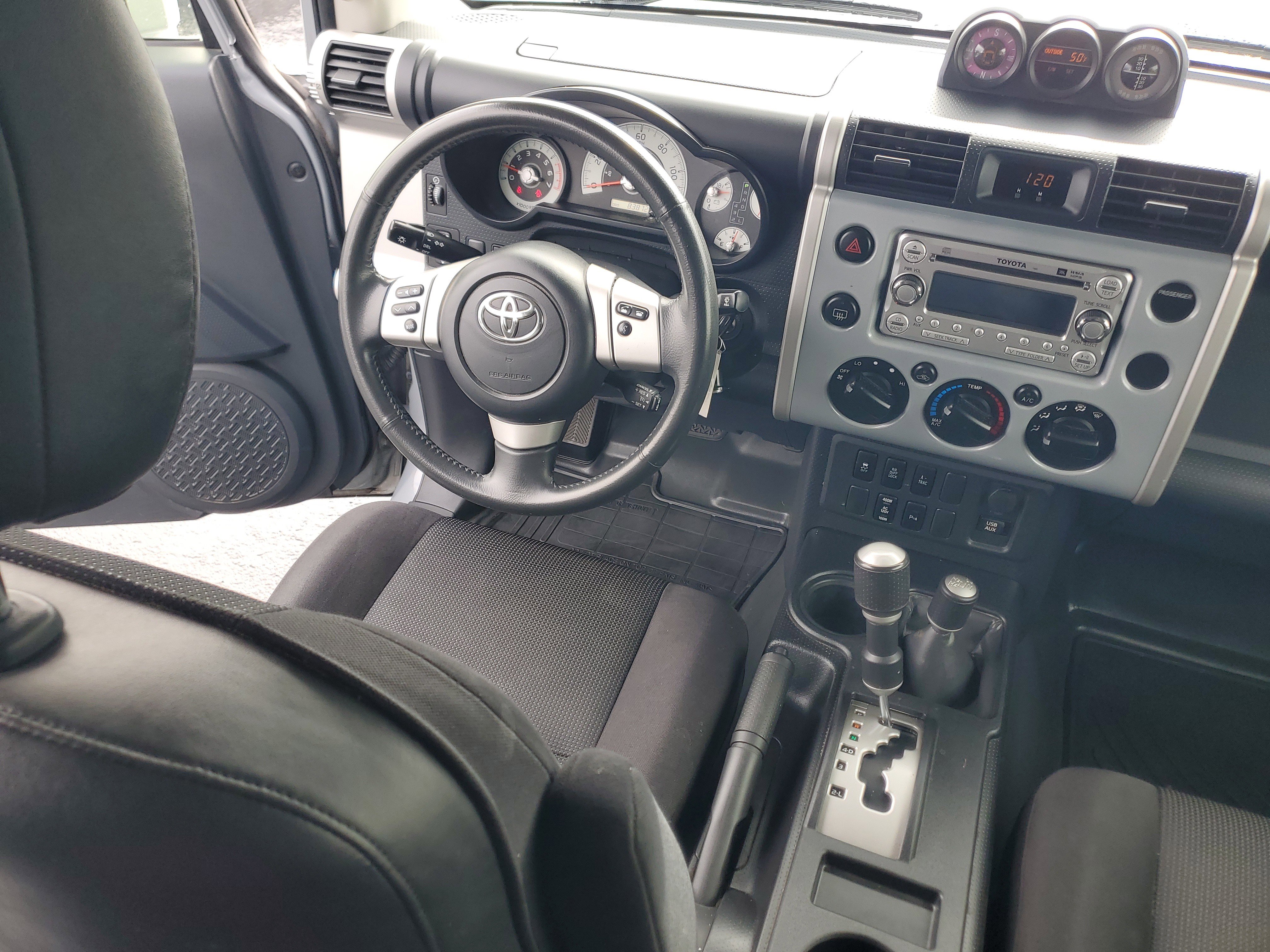 Used 2014 Toyota FJ Cruiser 4WD w/ Upgrade Package image 15