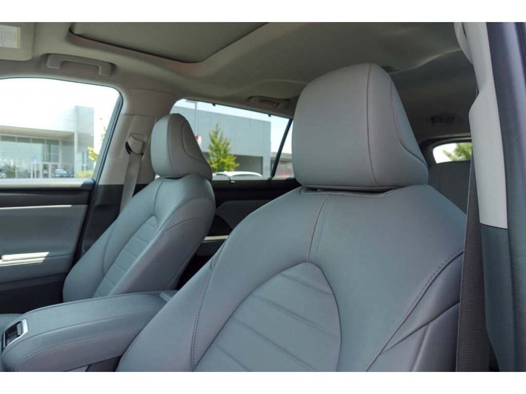 Used 2023 Toyota Highlander XLE FWD image 11