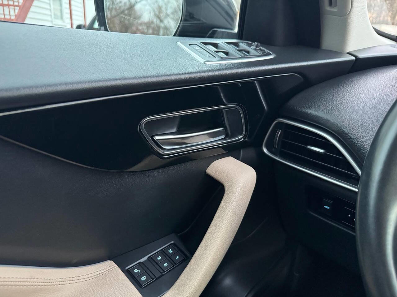 Used 2017 Jaguar F-PACE Premium image 37