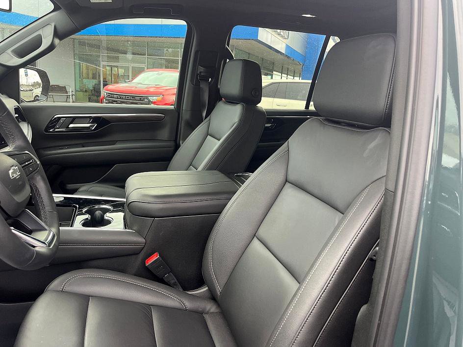 Used 2025 Chevrolet Tahoe Z71 w/ Comfort Package image 16