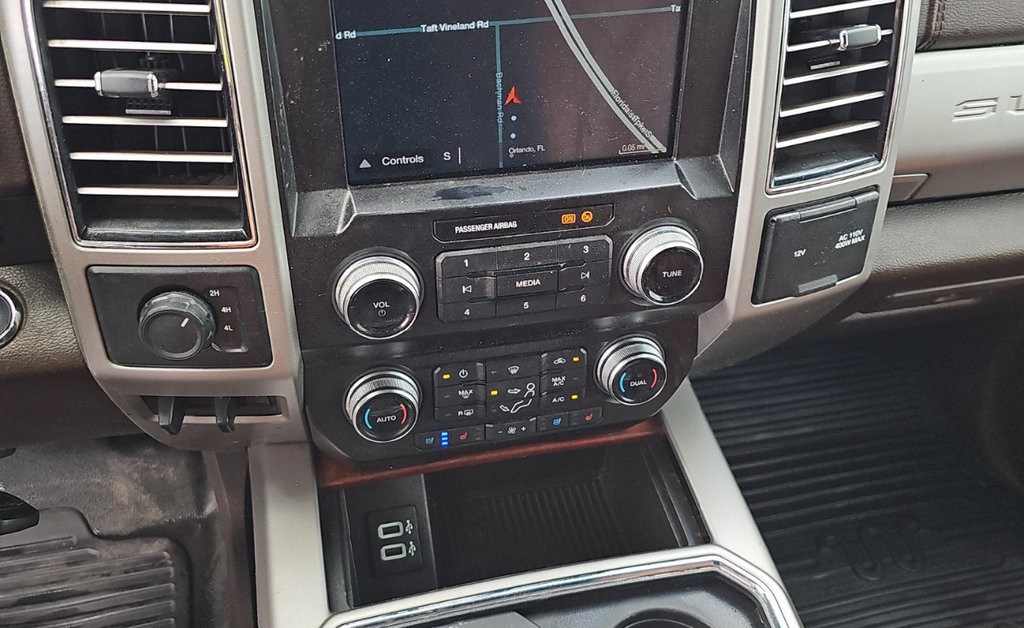 Used 2019 Ford F350 King Ranch w/ Chrome Package AWD/4WD image 11