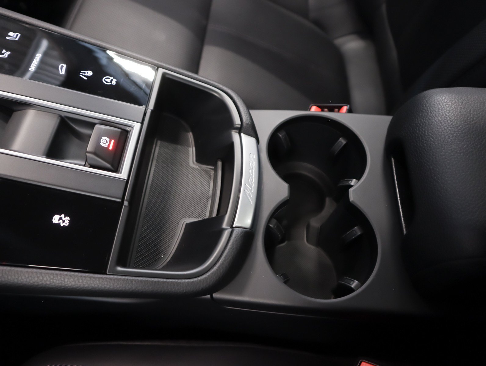 Certified 2026 Porsche Macan AWD/4WD image 17