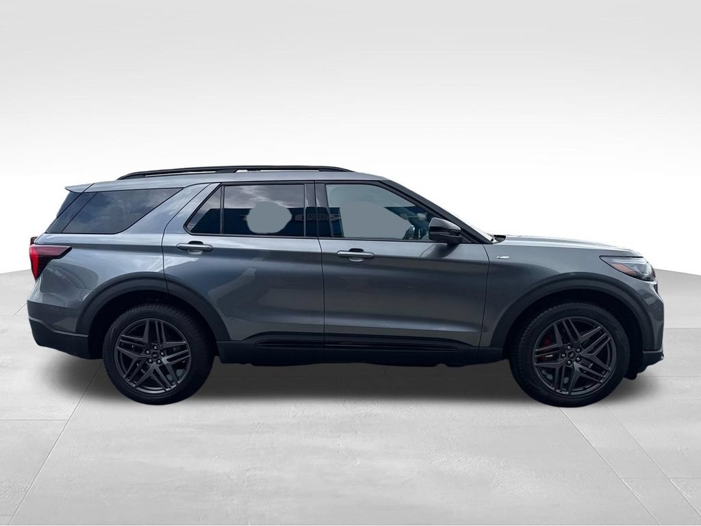 Used 2025 Ford Explorer ST-Line w/ ST-Line Street Pack AWD/4WD image 7