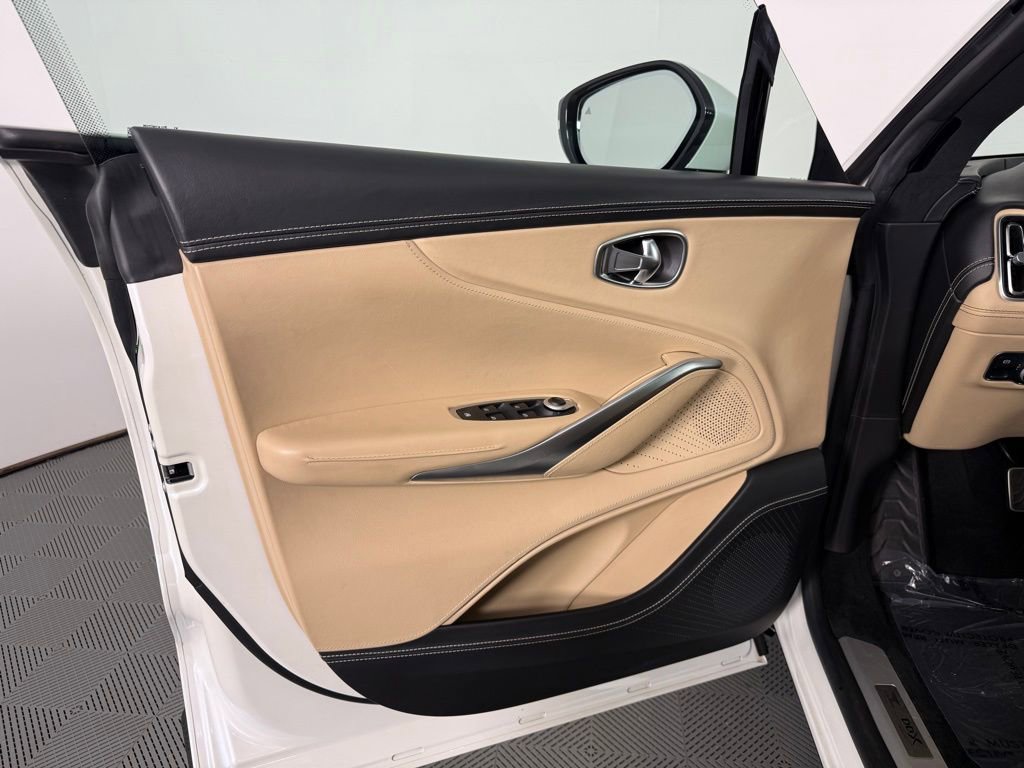 Used 2021 Aston Martin DBX image 19