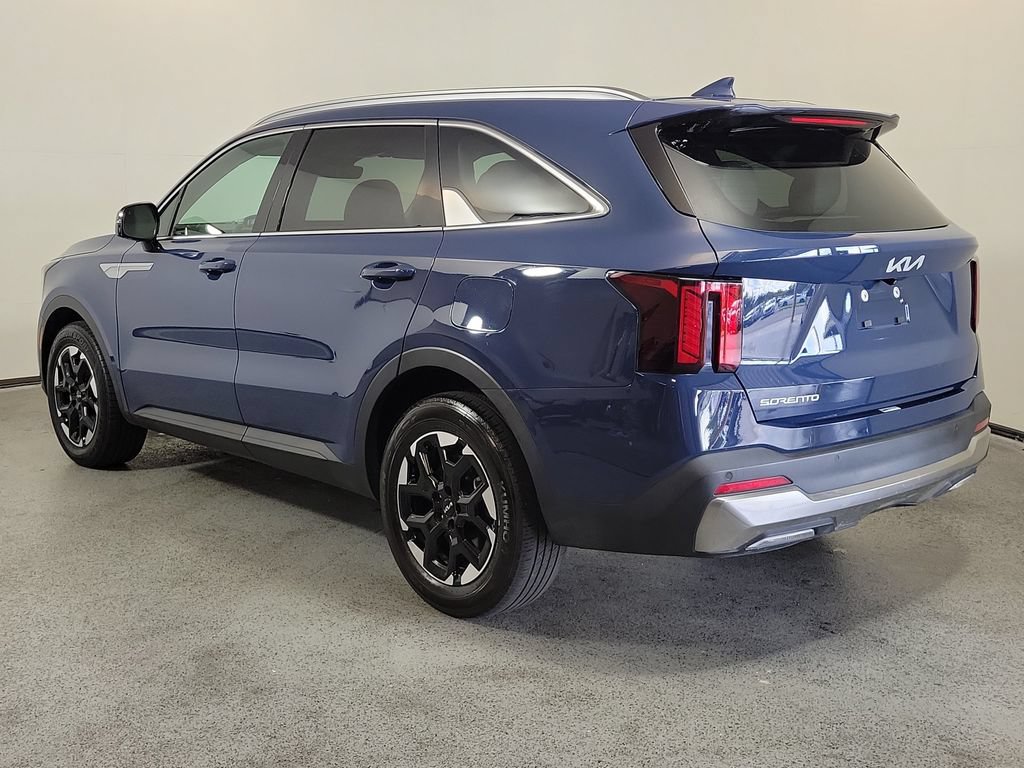 Used 2024 Kia Sorento S w/ Panoramic Sunroof Package FWD image 5