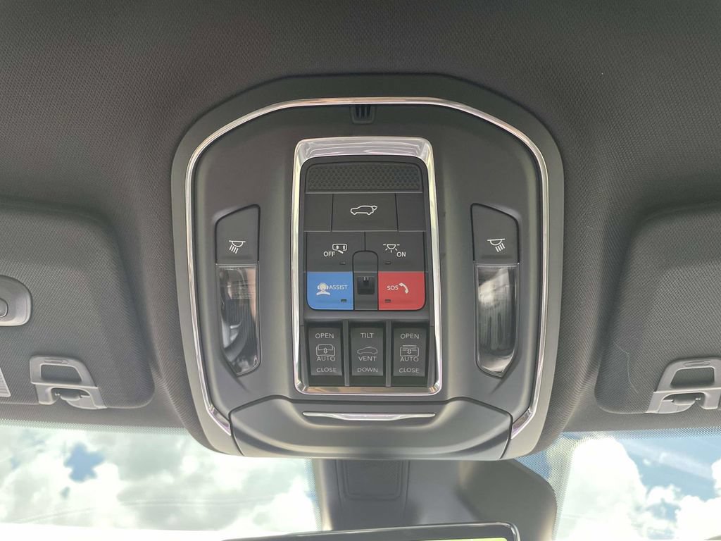Used 2025 Jeep Grand Cherokee Limited w/ Luxury Tech Group II AWD/4WD image 28