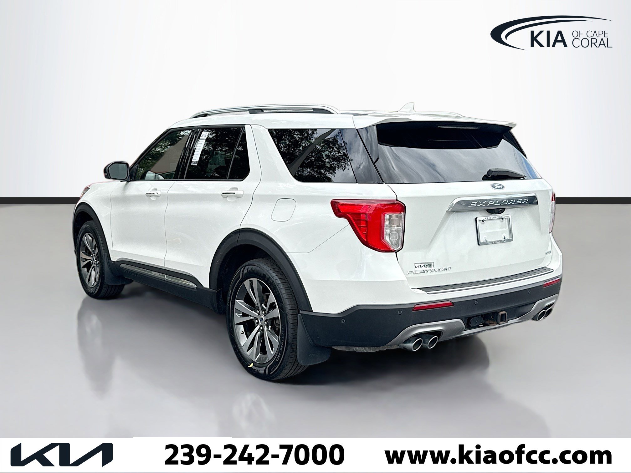 Used 2020 Ford Explorer Platinum w/ Premium Technology Package image 3