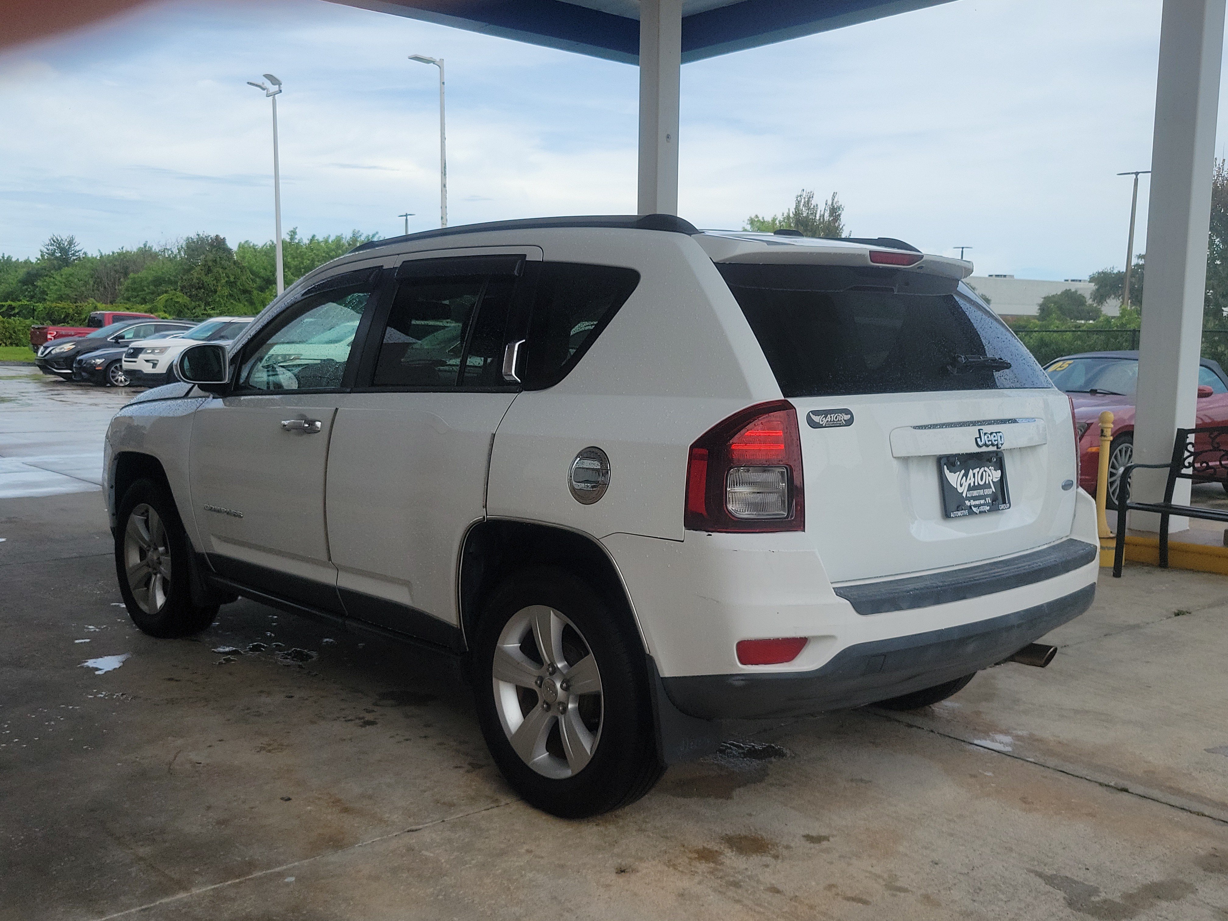 Used 2014 Jeep Compass Latitude w/ Sun/Sound Group FWD image 3