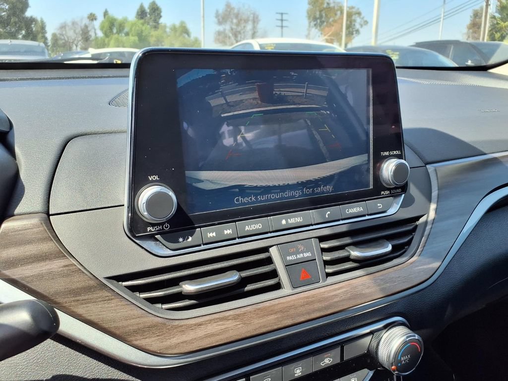 Used 2025 Nissan Altima 2.5 SV FWD image 21