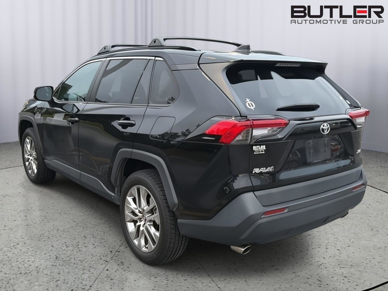 Used 2020 Toyota RAV4 XLE Premium FWD image 10