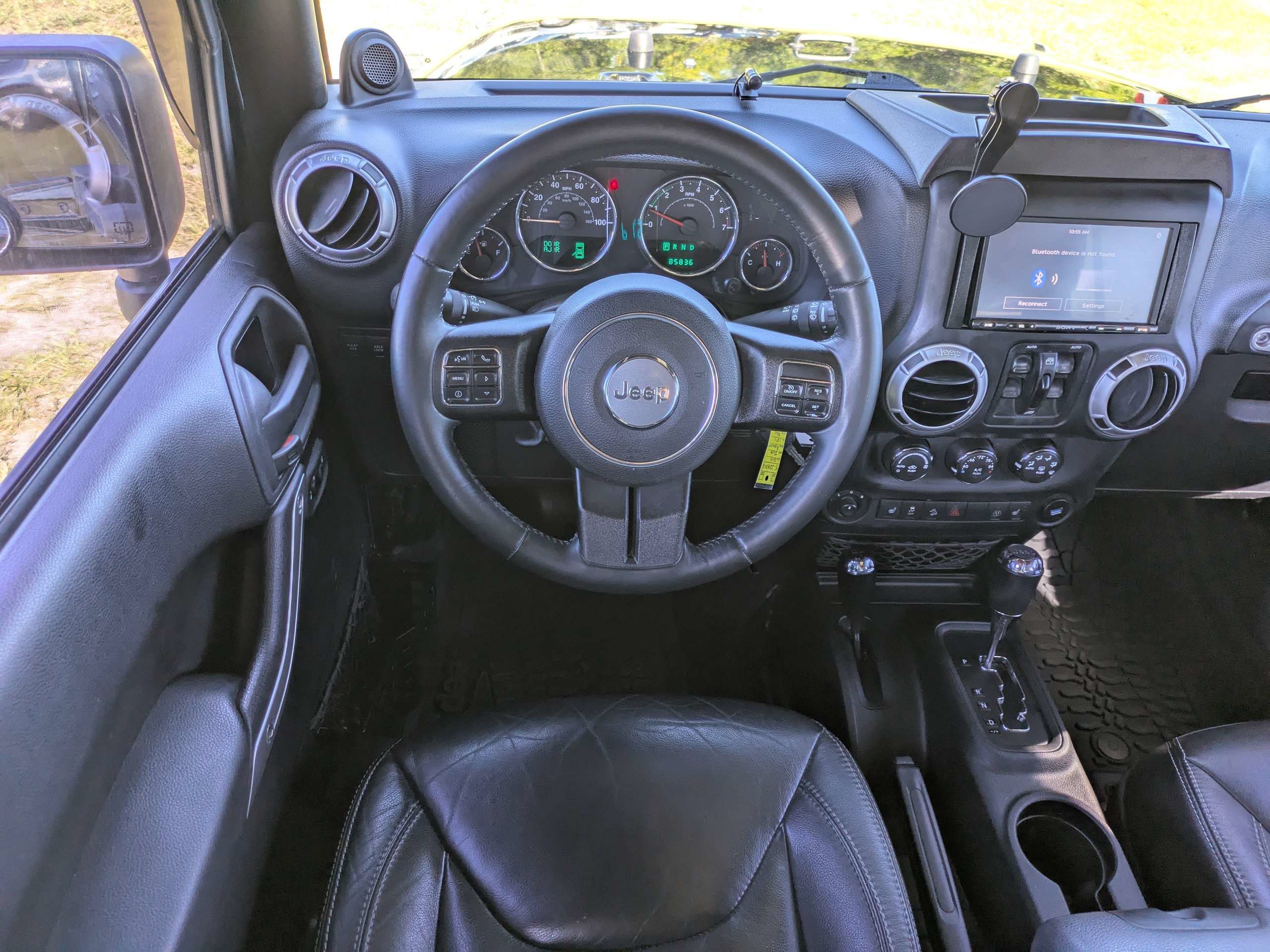 Used 2014 Jeep Wrangler Unlimited Rubicon w/ Connectivity Group AWD/4WD image 15