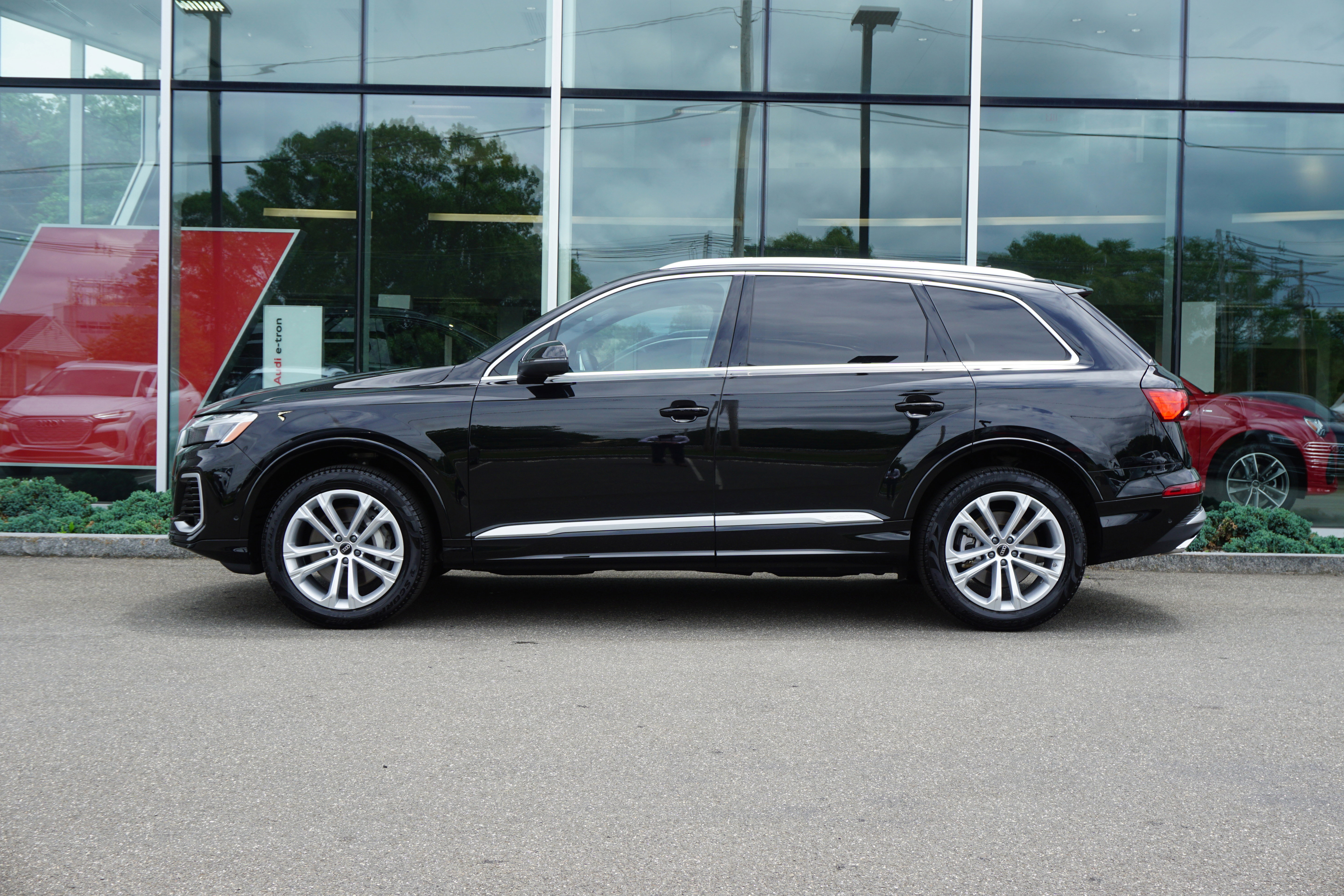 Certified 2025 Audi Q7 3.0T Premium Plus image 2