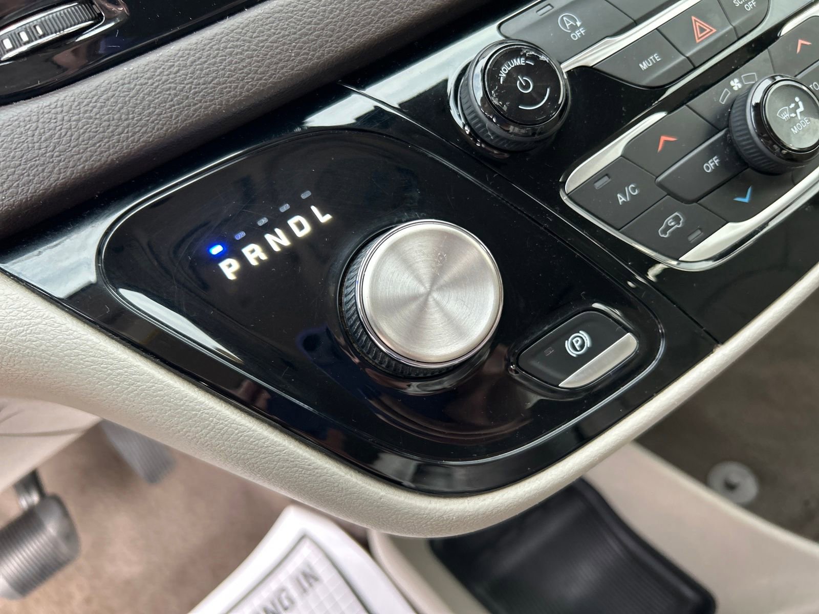 Used 2020 Chrysler Pacifica Touring-L image 24