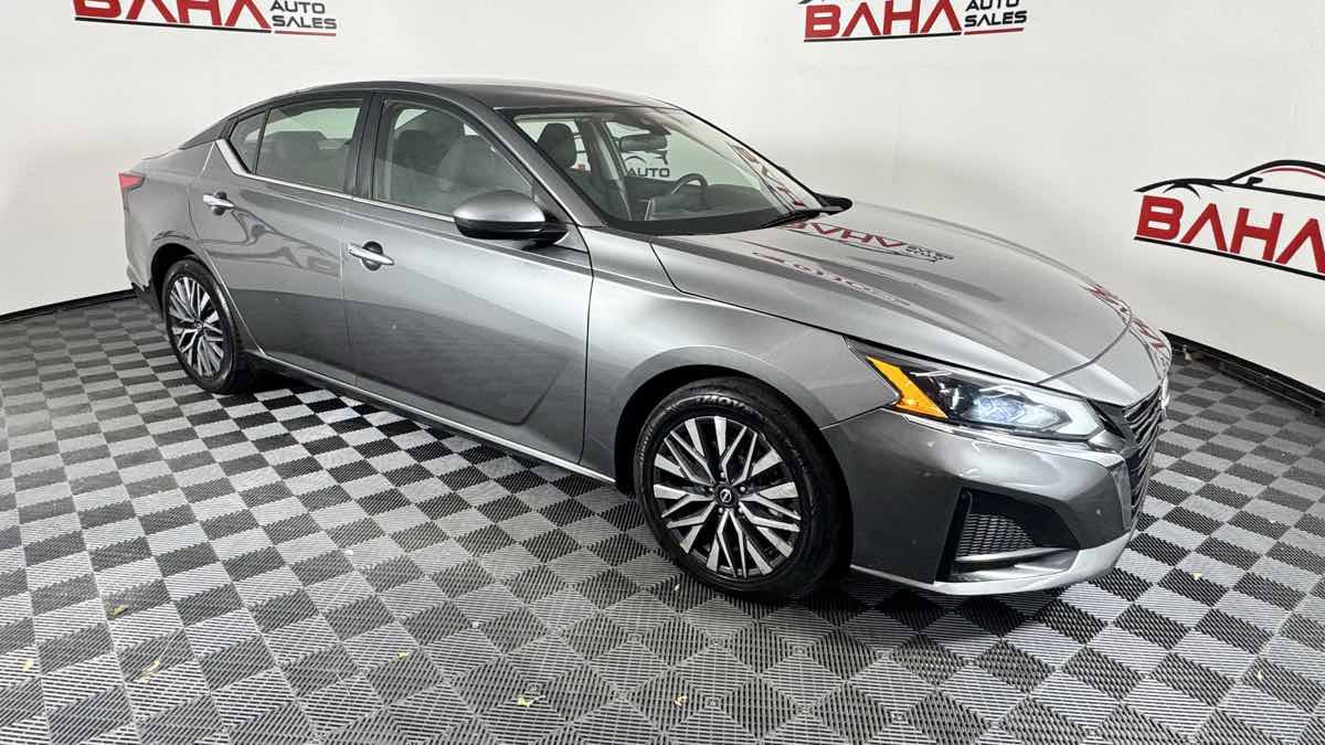 Used 2023 Nissan Altima 2.5 SV FWD image 9