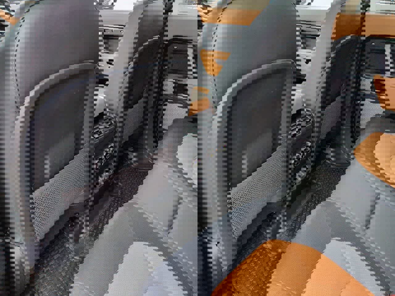 Certified 2024 Land Rover Defender 130 X-Dynamic SE image 18