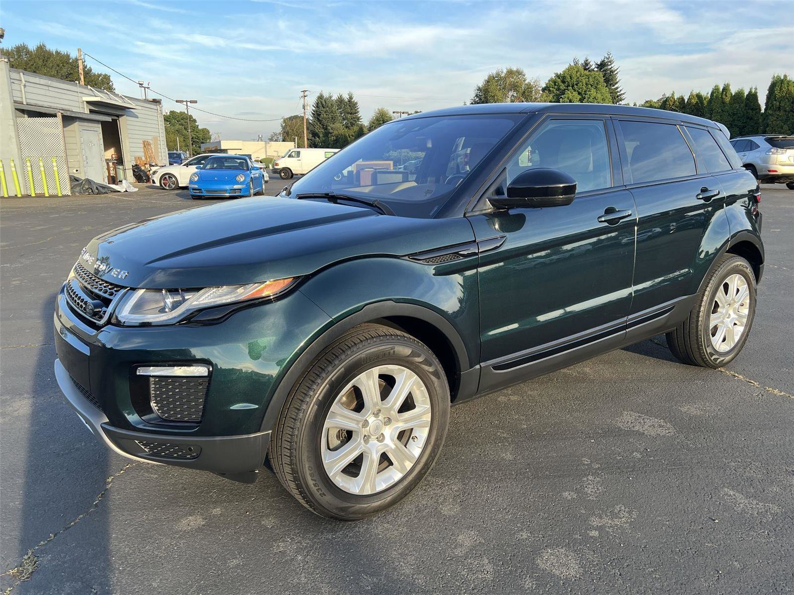 Used 2016 Land Rover Range Rover Evoque SE Premium image 2