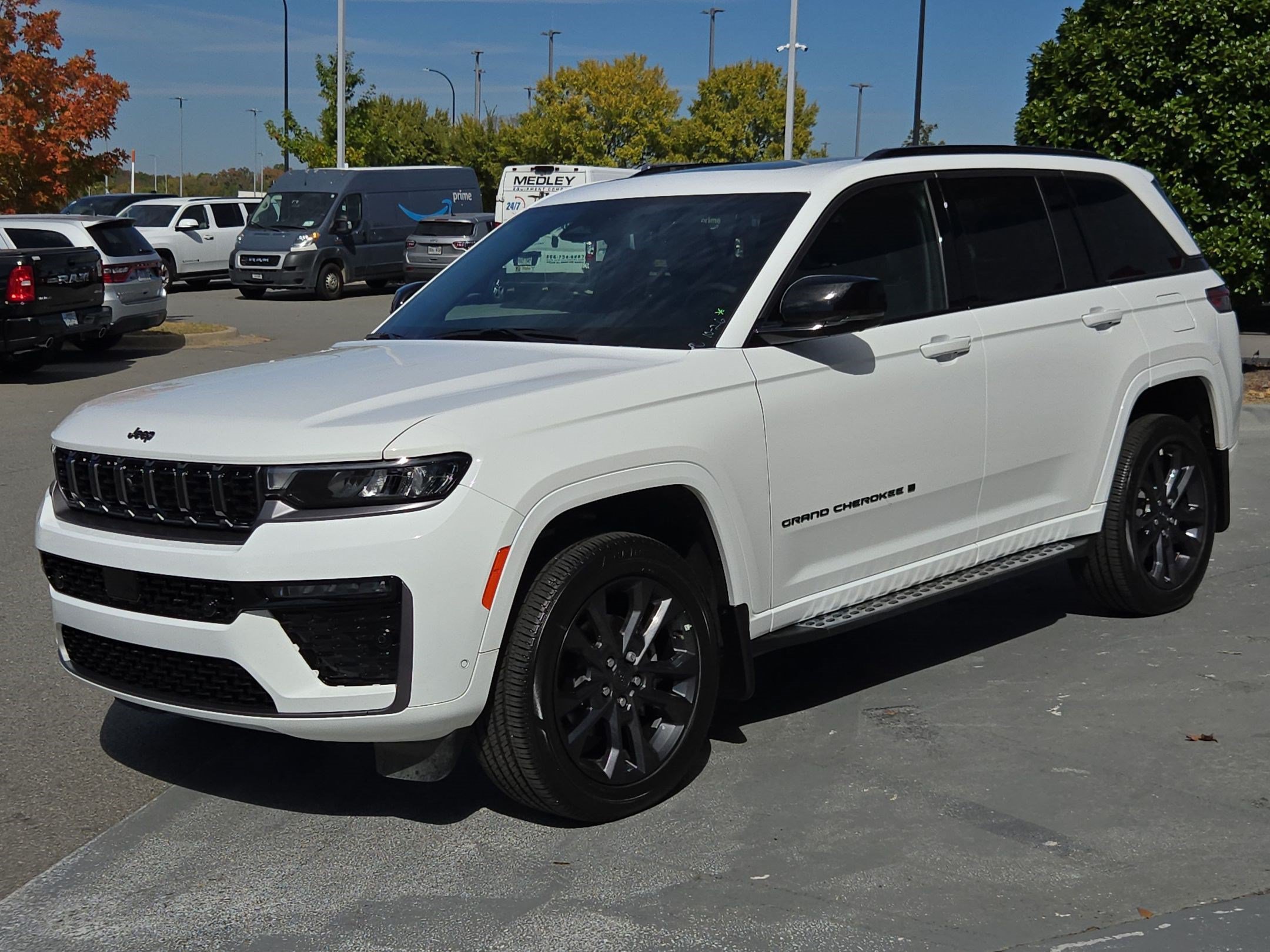 Used 2026 Jeep Grand Cherokee Limited AWD/4WD image 3