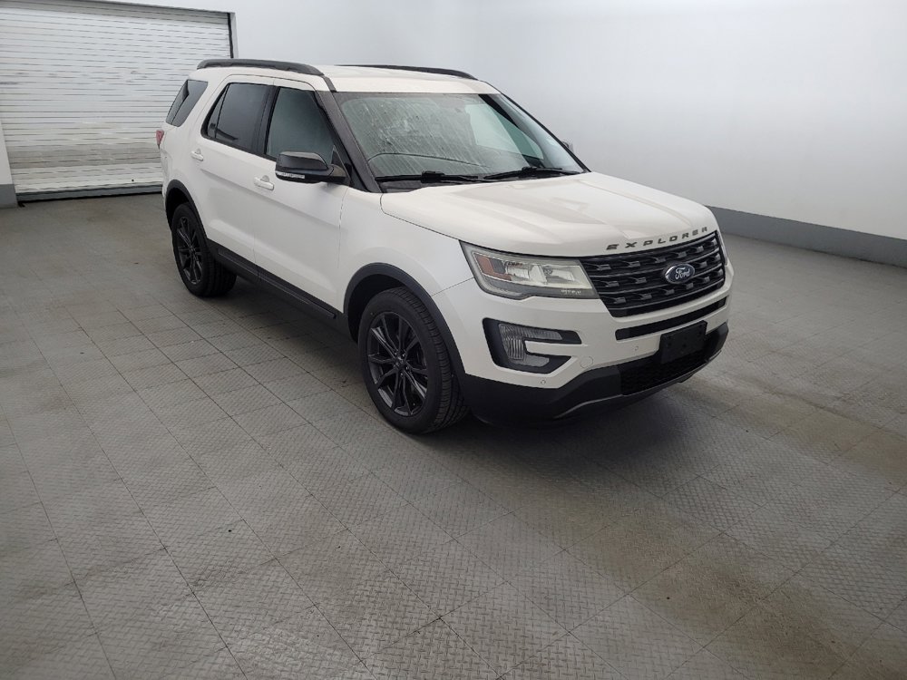 Used 2017 Ford Explorer XLT w/ Equipment Group 202A AWD/4WD image 13