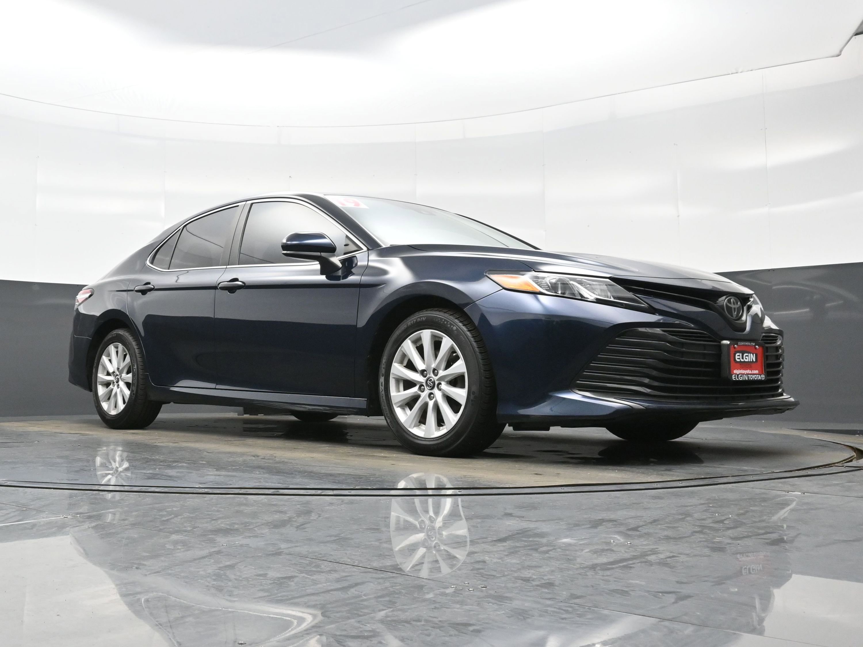 Used 2019 Toyota Camry LE image 25