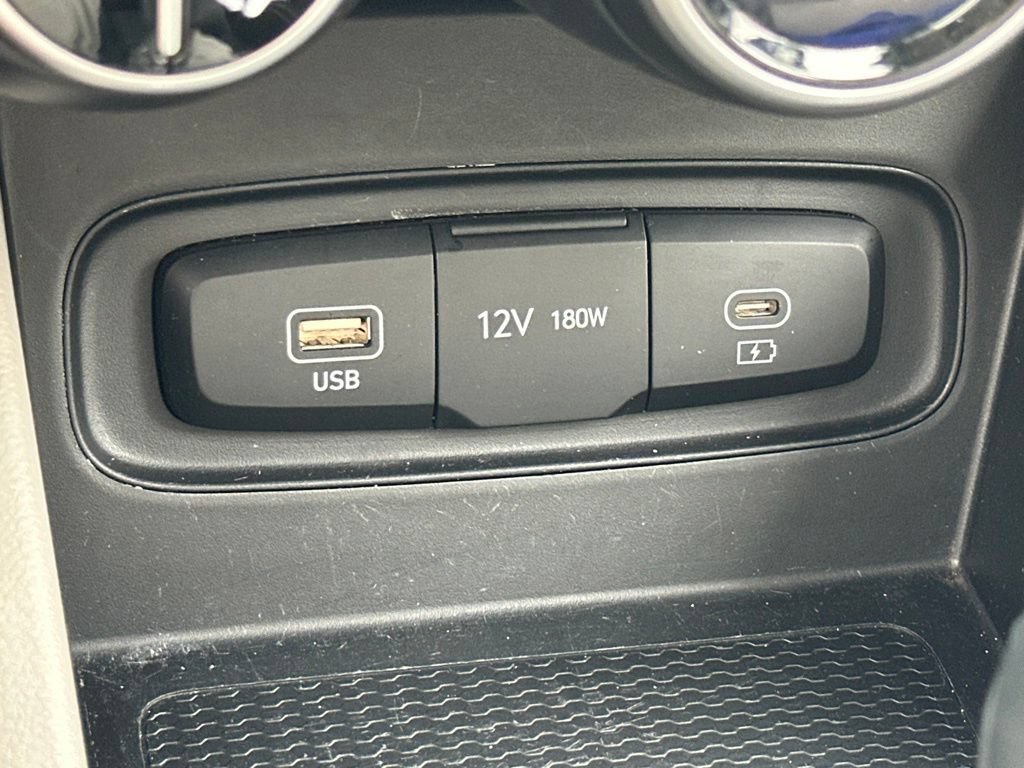 Used 2025 Hyundai Venue SEL FWD image 25